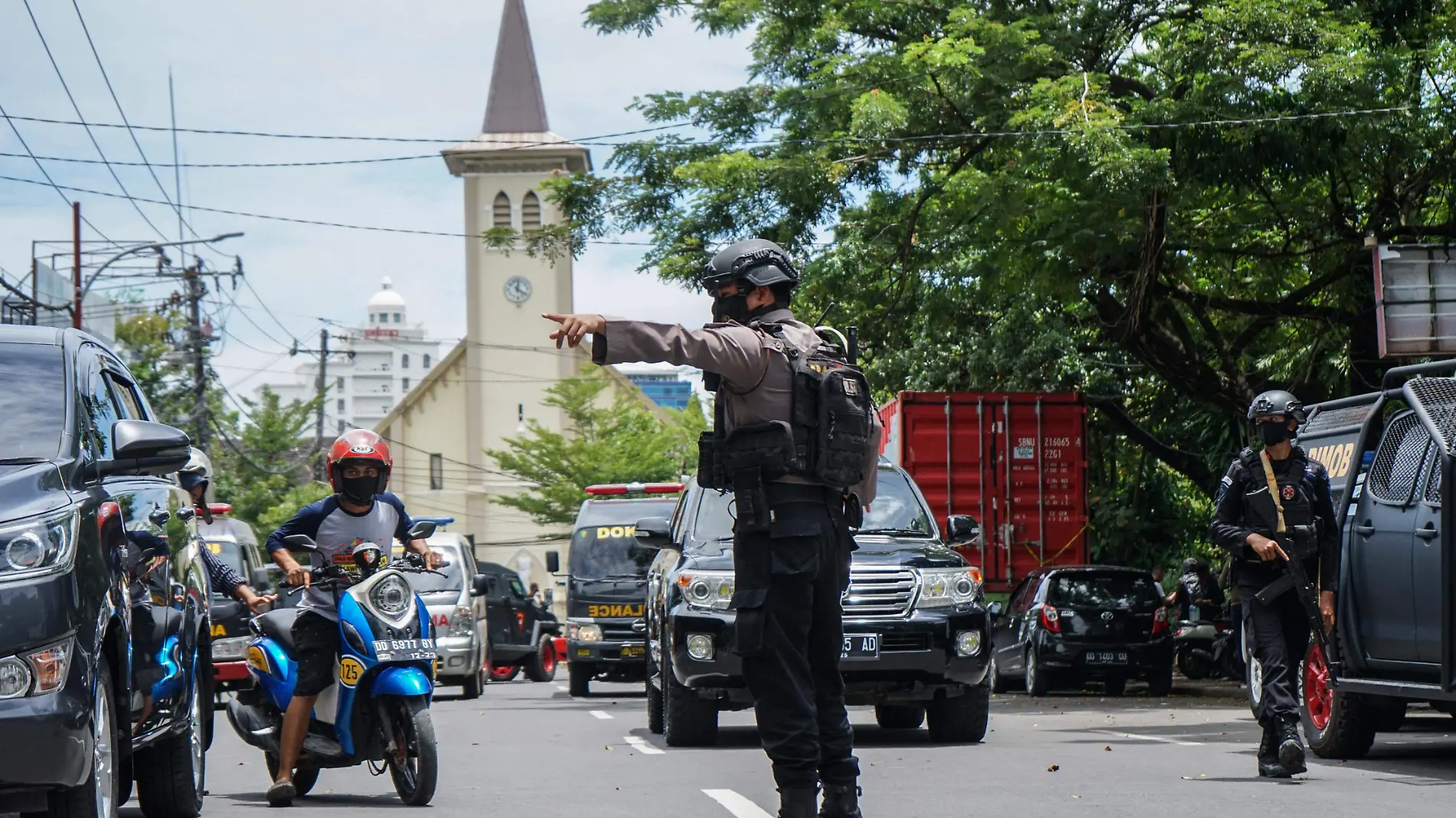 Atentado en Iglesia de Indonesia 